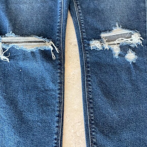 American Eagle Mom Jeans Distressed Knees/Hem Medium Blue Wash, Size 4 - Picture 5 of 10